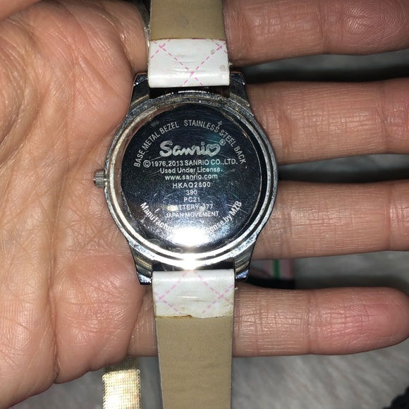 5 Watches-Hello Kitty, Timex, Adrienne Vittadini.. - Picture 3 of 8